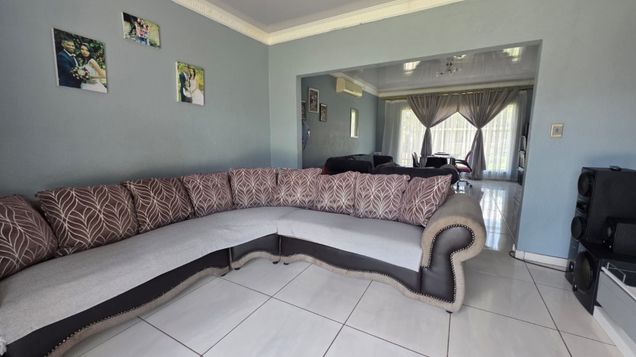 4 Bedroom Property for Sale in La Hoff North West
